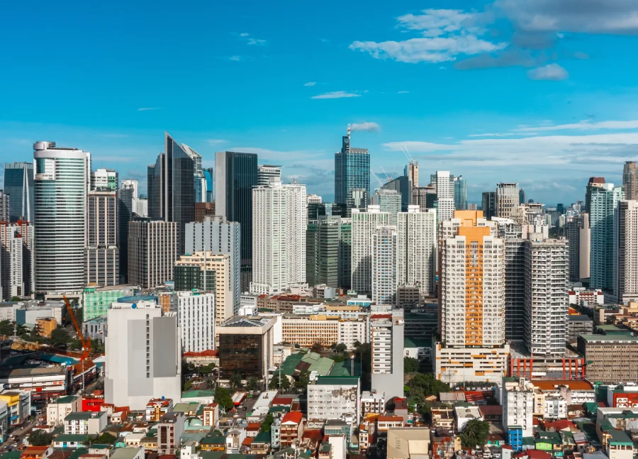 Cityscape of Manila, the setting for a guide on study abroad in the Philippines, covering affordable English schools in Manila and Cebu, visa, costs, and safety.